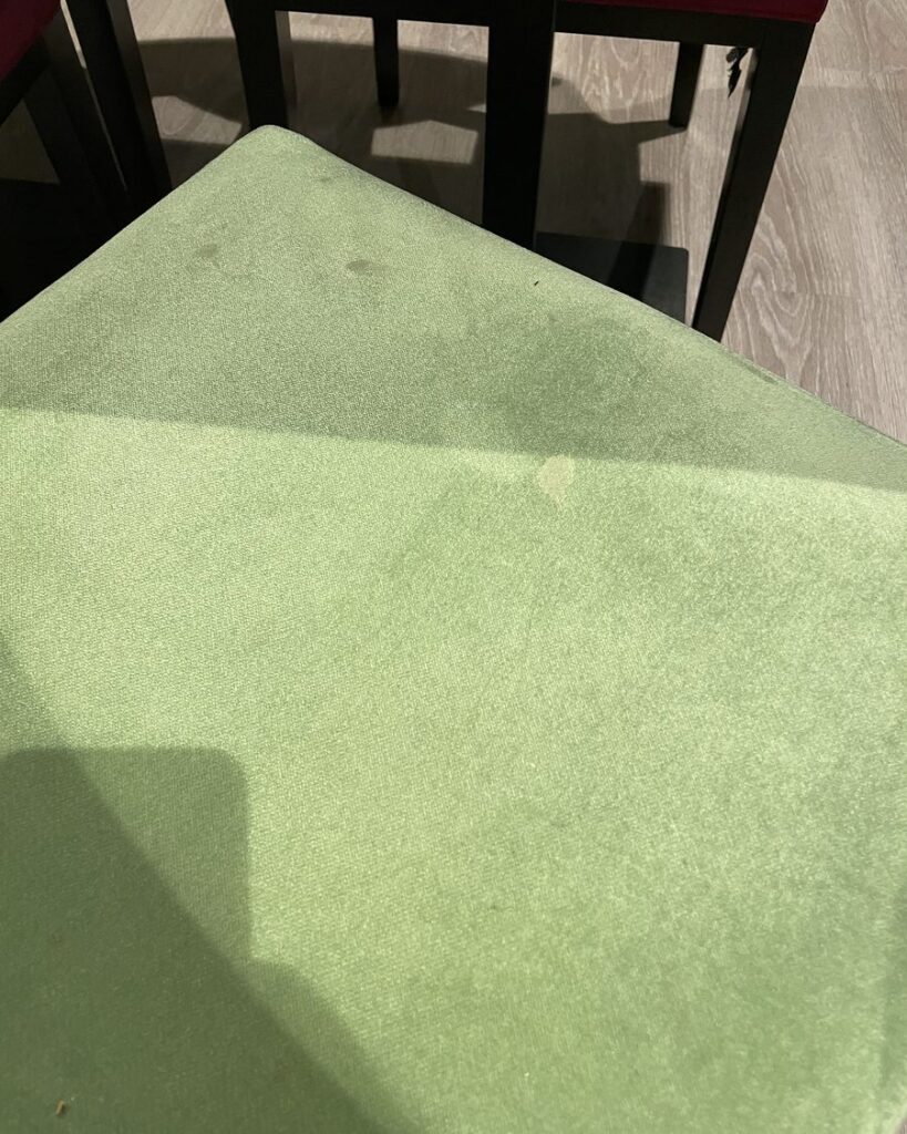 Flekker og slitasje på tekstiler — fra reelle oppdrag